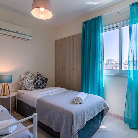 Sunny 2-Br Apartment In Mackenzie Larnaca Dış mekan fotoğraf
