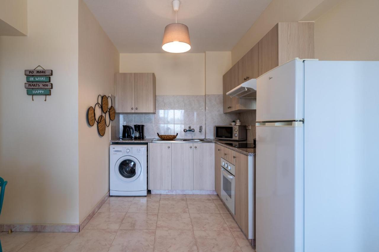 Sunny 2-Br Apartment In Mackenzie Larnaca Dış mekan fotoğraf