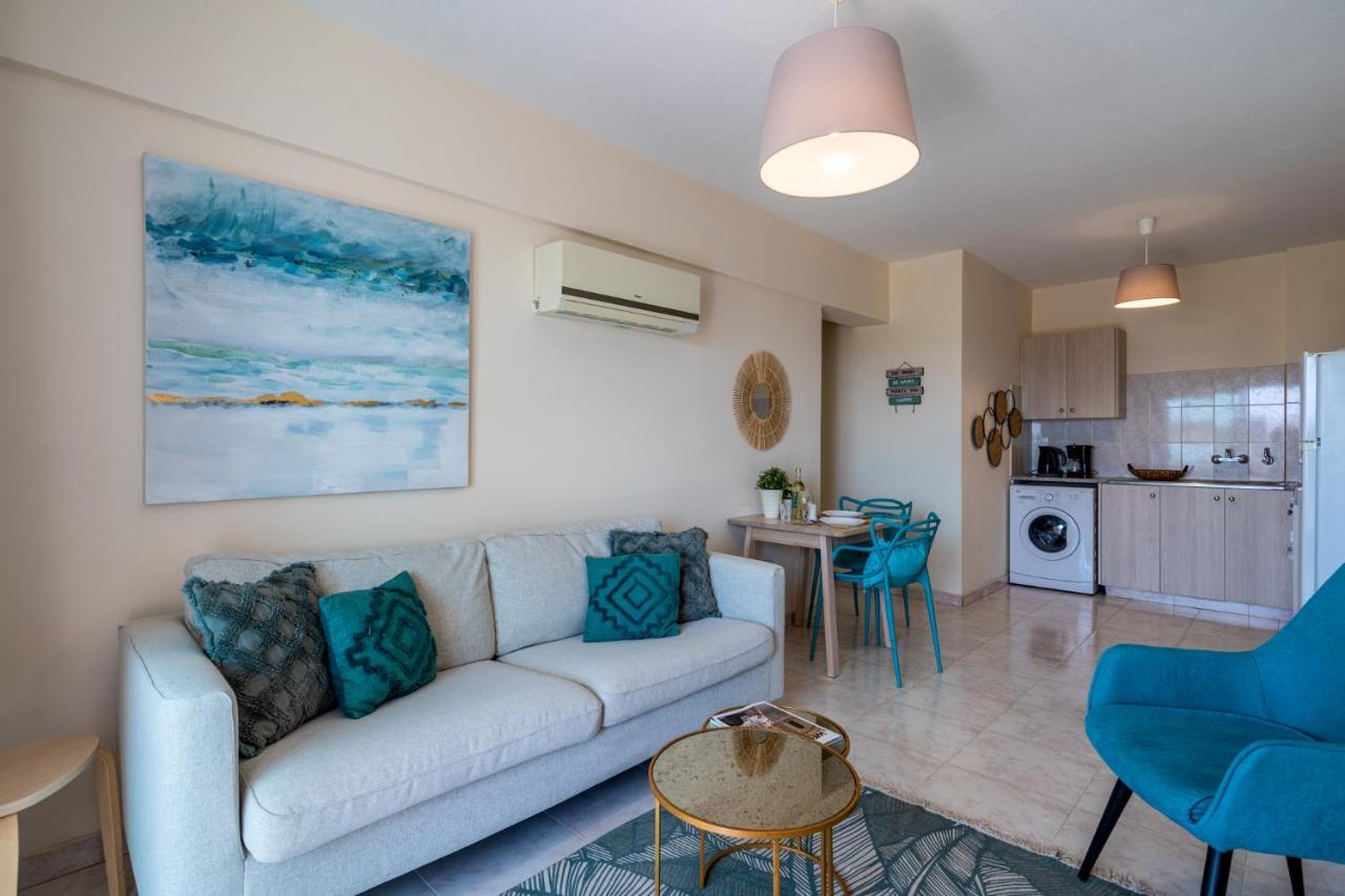 Sunny 2-Br Apartment In Mackenzie Larnaca Dış mekan fotoğraf